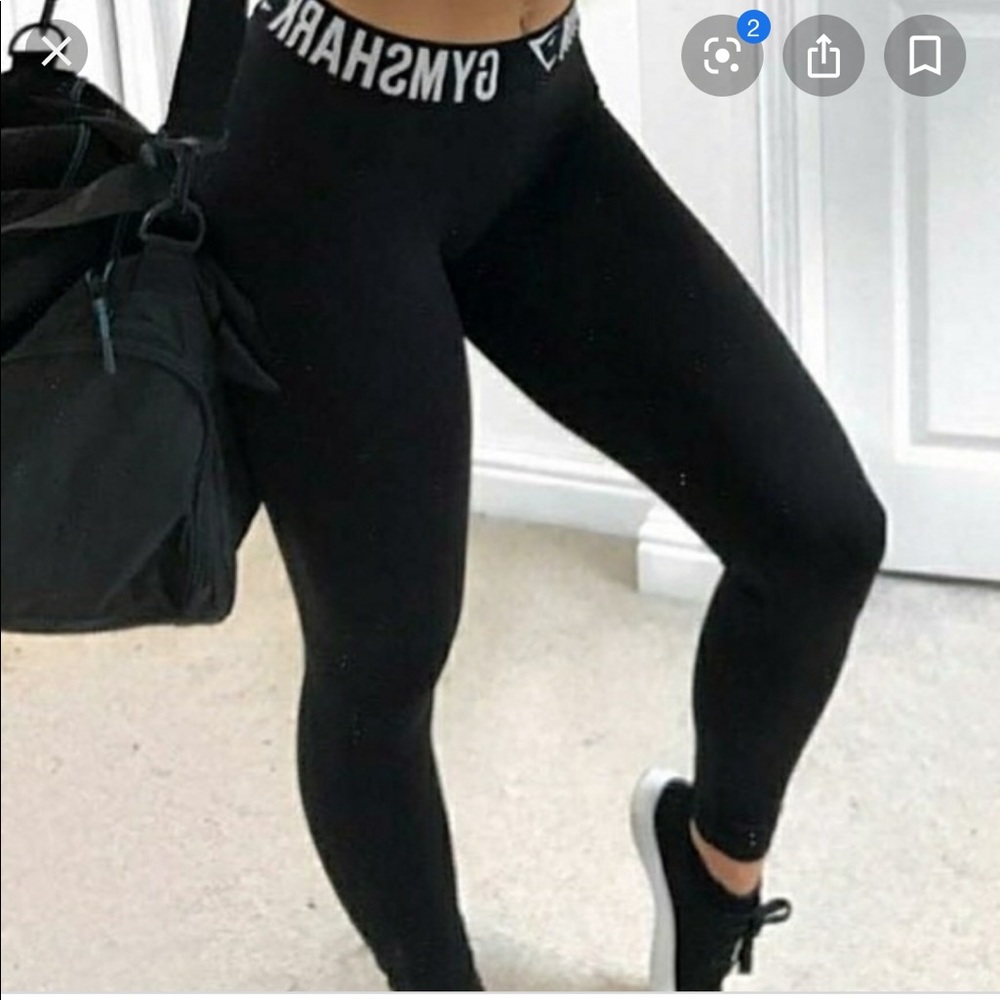 Gym shark leggings